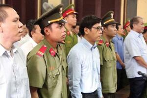 Hình sự hóa hành vi khống giá tài sản đảm bảo, nên hay không?