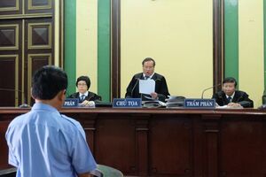 Quan tòa mặc sai trang phục khi xử sẽ bị kỷ luật