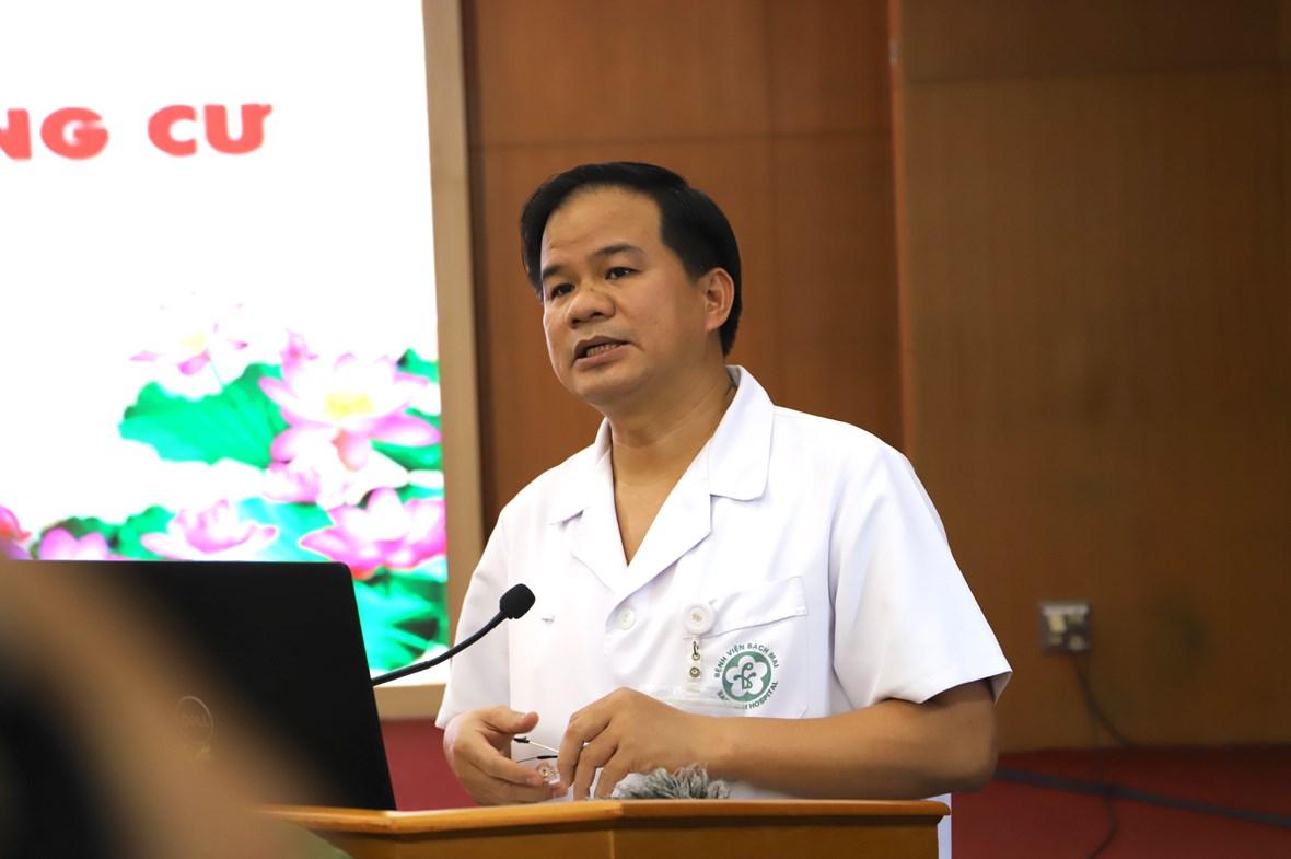 PGS.TS Đào Xuân Cơ - Giám đốc Bệnh viện Bạch Mai cũng thông tin, trong số các bệnh nhân còn lại đang được theo dõi, điều trị, hiện trường hợp nặng nhất là bệnh nhân N.V.C (Thiếu tá biên phòng). Hiện tại, tình trạng vẫn nặng, tiếp tục thở máy, chưa dứt hôn mê, các chỉ số sinh tồn chưa cải thiện.