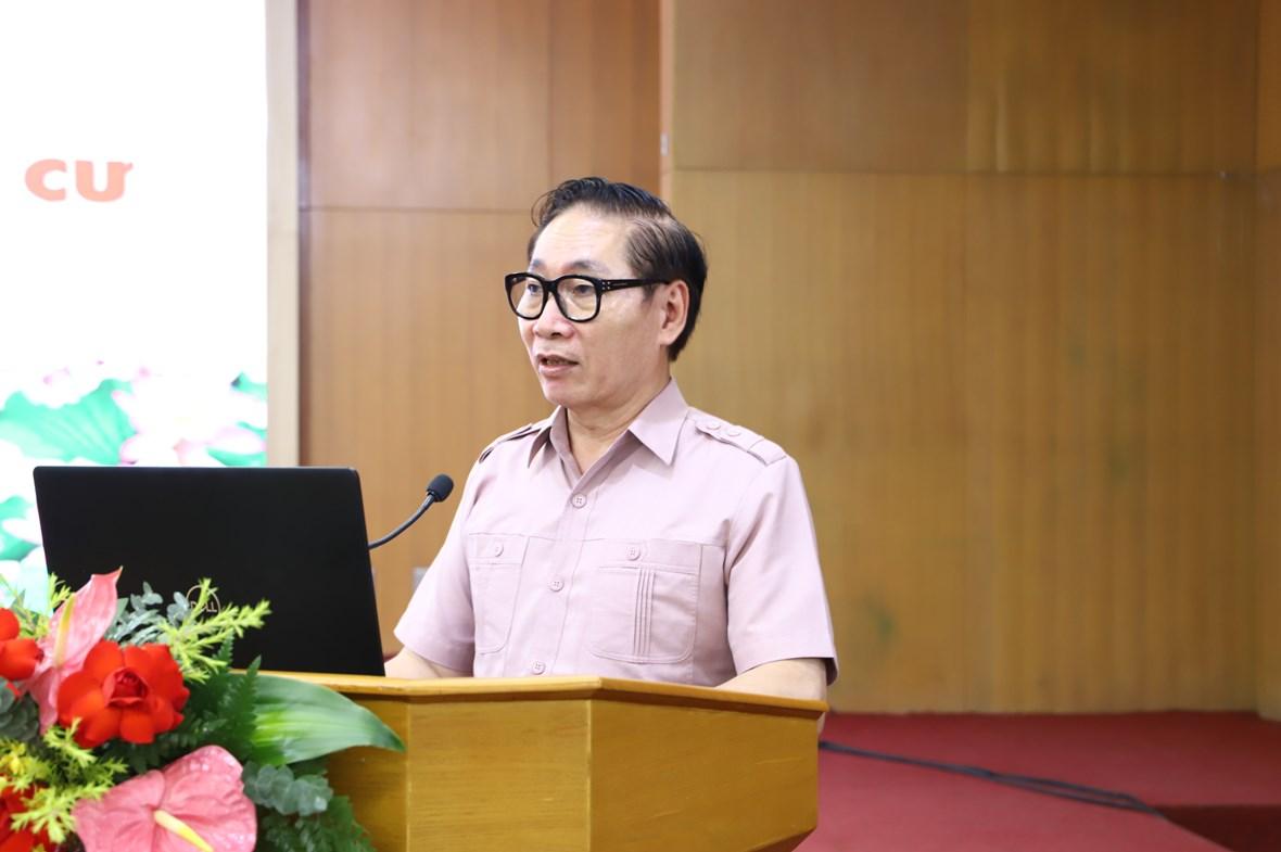 Thay mặt Đoàn thiện nguyện, Luật sư Nguyễn Văn Chiến bày tỏ sự chia sẻ sâu sắc với những mất mát đau thương của các gia đình và mong muốn thân nhân của các nạn nhân bị tử vong sớm ổn định tâm lý, vượt qua khó khăn, ổn định cuộc sống. Thay mặt Đoàn thiện nguyện, Luật sư Nguyễn Văn Chiến bày tỏ sự chia sẻ sâu sắc với những mất mát đau thương của các gia đình và mong muốn thân nhân của các nạn nhân bị tử vong sớm ổn định tâm lý, vượt qua khó khăn, ổn định cuộc sống. Đồng thời, Luật sư cũng gửi lời cảm ơn các y bác sĩ đã quên mình, nỗ lực để chăm sóc sức khỏe nhân dân nói chung, các nạn nhân vụ hỏa hoạn nói riêng. Các chiến sĩ áo trắng đã không quản ngại khó khăn, vất vả, giành giật sự sống cho các bệnh nhân.
